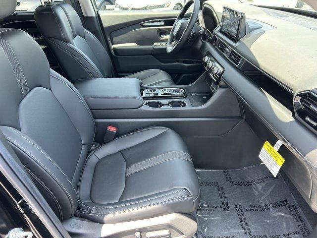 new 2025 Honda Pilot car, priced at $48,950