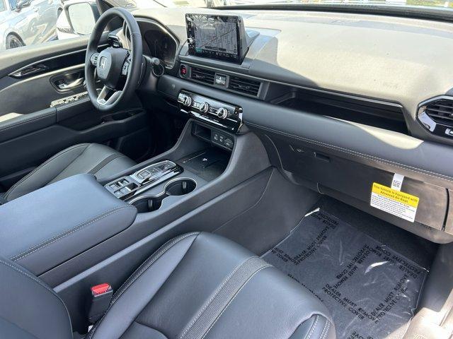 new 2025 Honda Pilot car, priced at $48,950