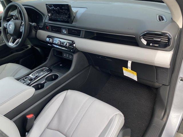 new 2025 Honda Pilot car, priced at $51,095