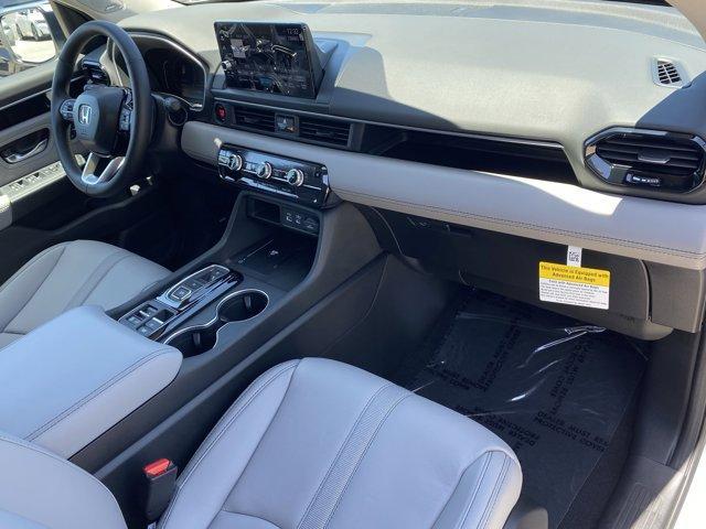 new 2025 Honda Pilot car, priced at $50,895