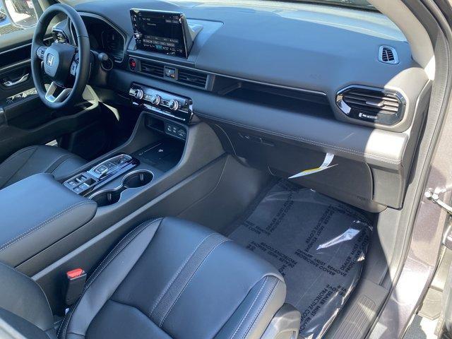 new 2025 Honda Pilot car, priced at $50,895
