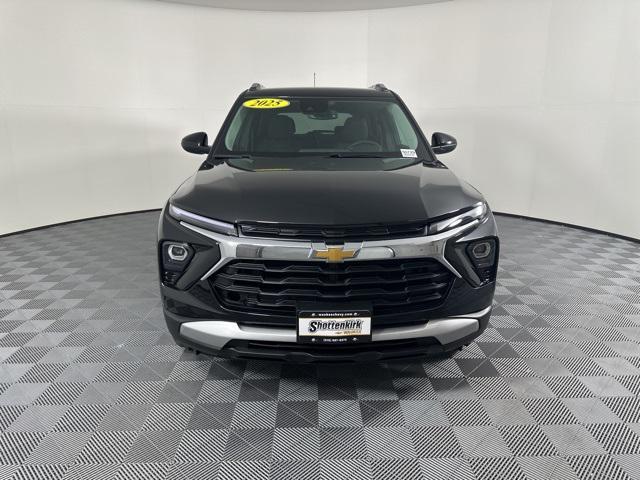 new 2025 Chevrolet TrailBlazer car, priced at $30,575