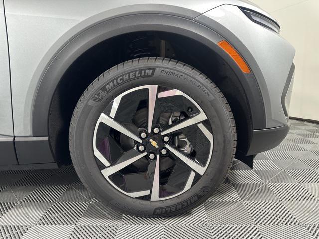 new 2025 Chevrolet Equinox EV car, priced at $39,090