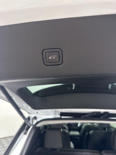 used 2021 Chevrolet Traverse car, priced at $23,901