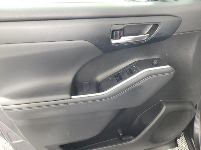 used 2022 Toyota Highlander car, priced at $32,952
