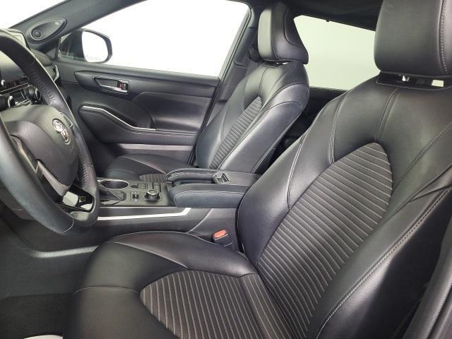 used 2022 Toyota Highlander car, priced at $32,952