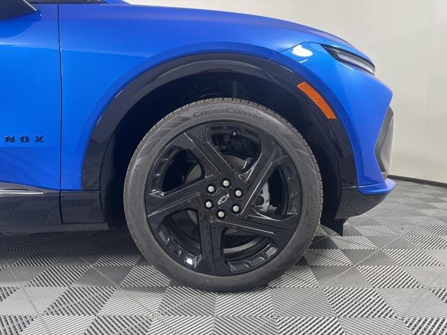 new 2025 Chevrolet Equinox EV car, priced at $36,090