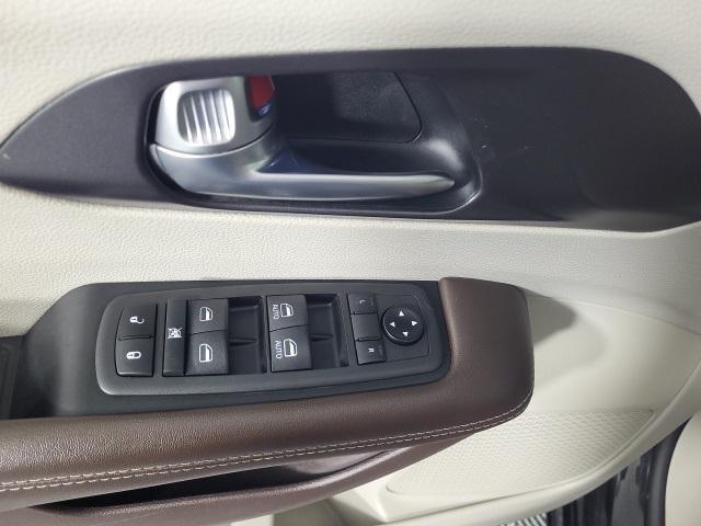 used 2021 Chrysler Pacifica Hybrid car, priced at $23,247