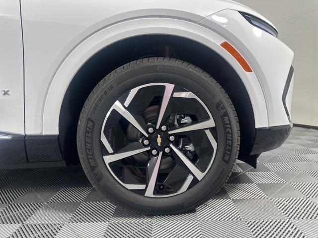 new 2025 Chevrolet Equinox EV car, priced at $41,090