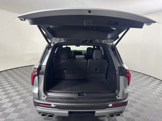 used 2024 Chevrolet Traverse car, priced at $38,352