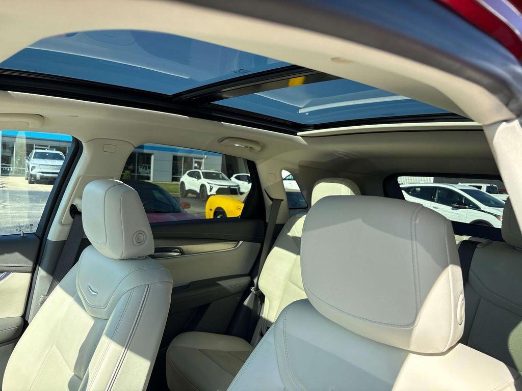 used 2022 Cadillac XT5 car, priced at $36,995
