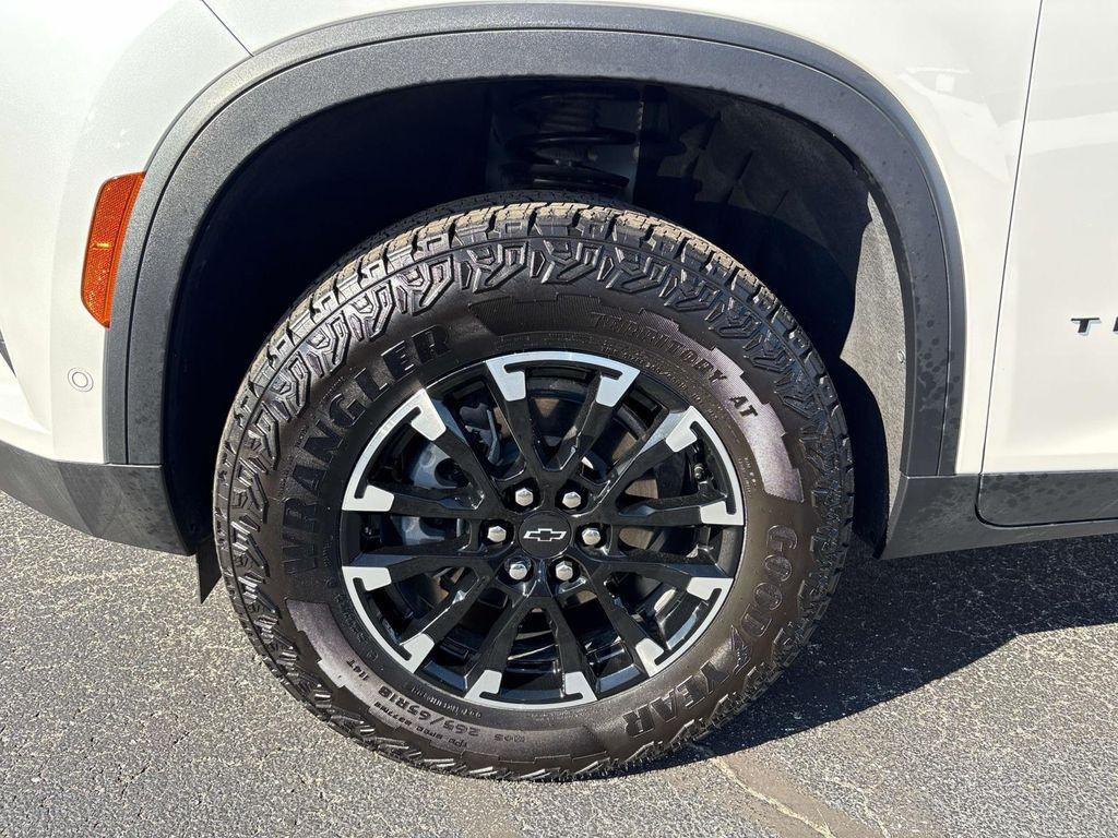 used 2024 Chevrolet Traverse car, priced at $53,995