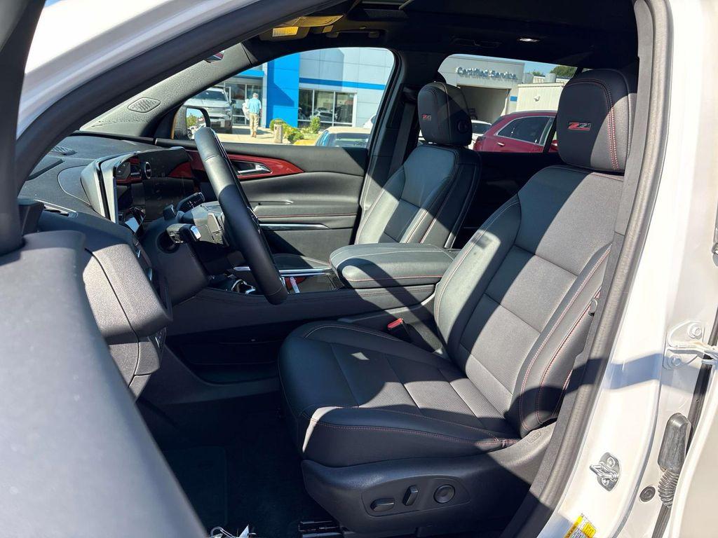 used 2024 Chevrolet Traverse car, priced at $53,995