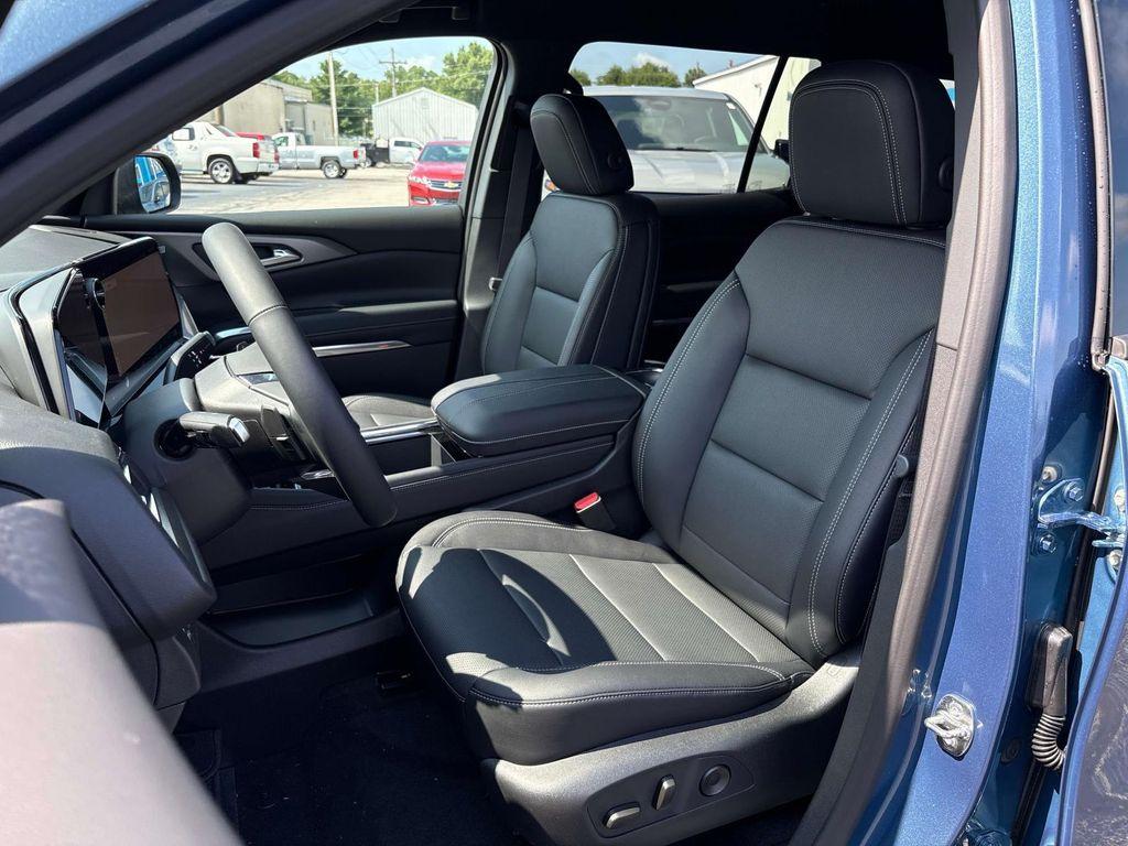 new 2026 Chevrolet Traverse car, priced at $43,795