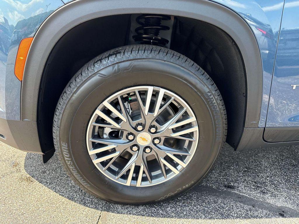new 2026 Chevrolet Traverse car, priced at $43,795