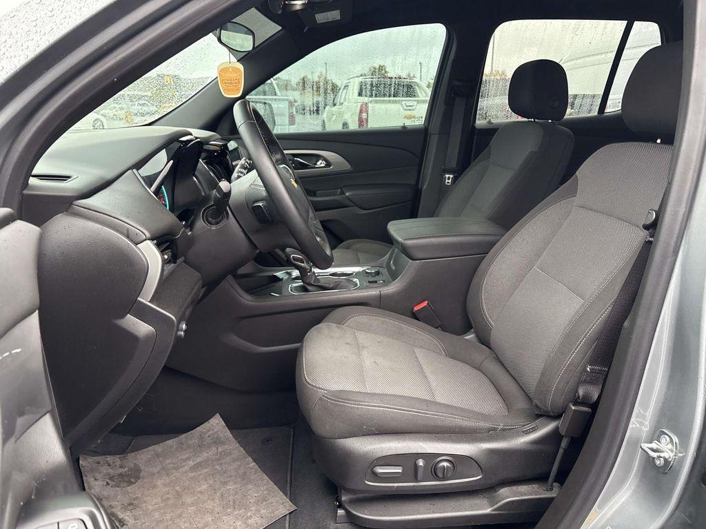 used 2023 Chevrolet Traverse car, priced at $28,995
