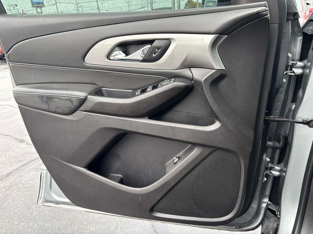 used 2023 Chevrolet Traverse car, priced at $28,995