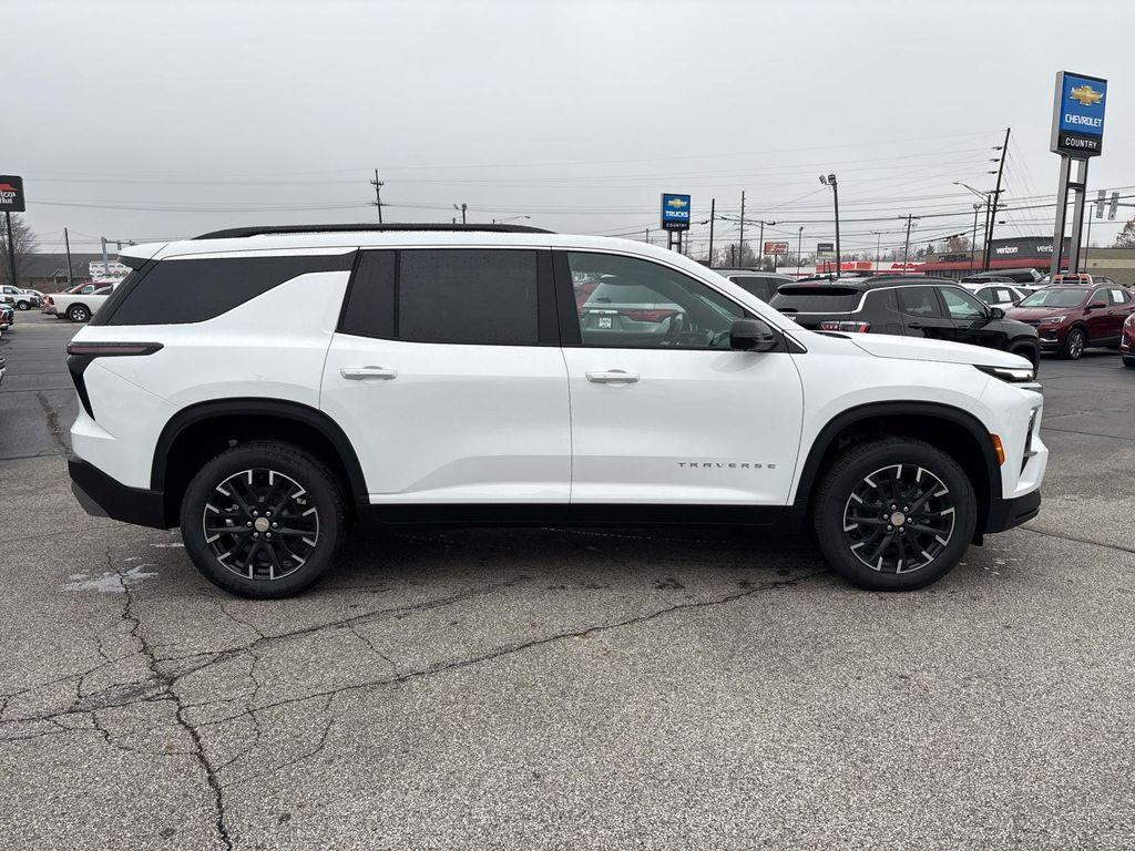 new 2026 Chevrolet Traverse car, priced at $47,601
