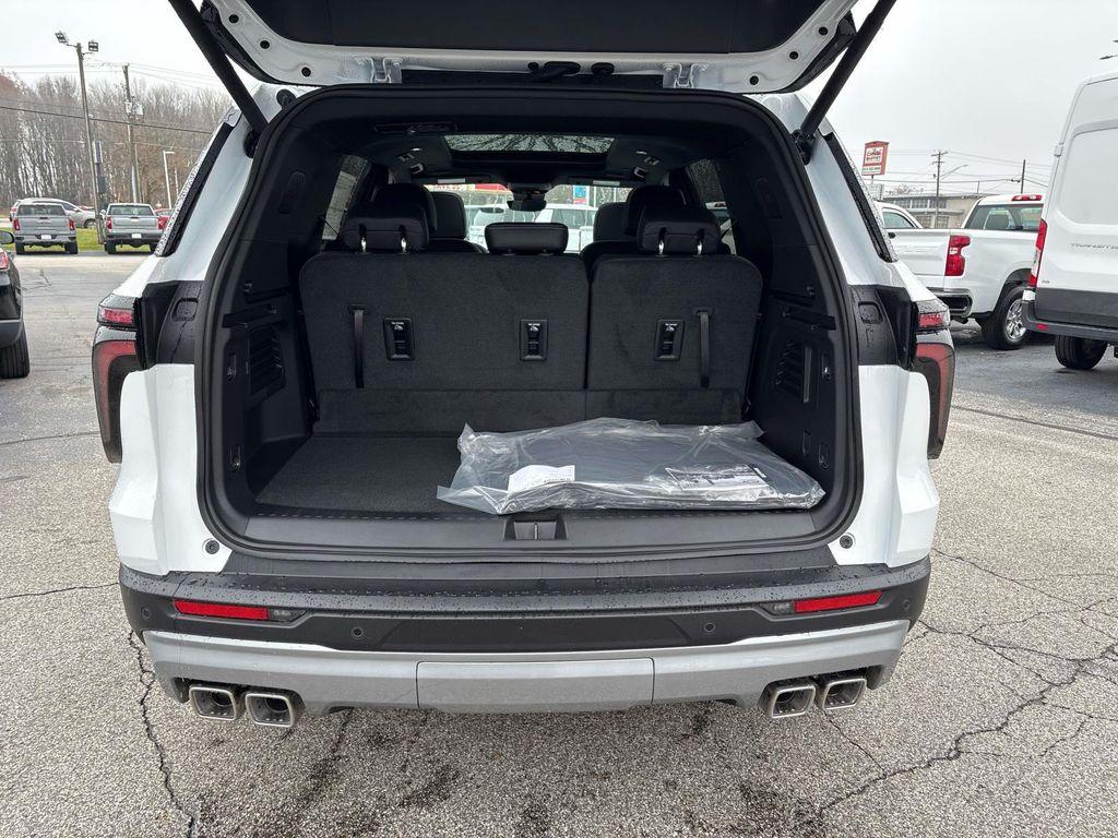 new 2026 Chevrolet Traverse car, priced at $47,601