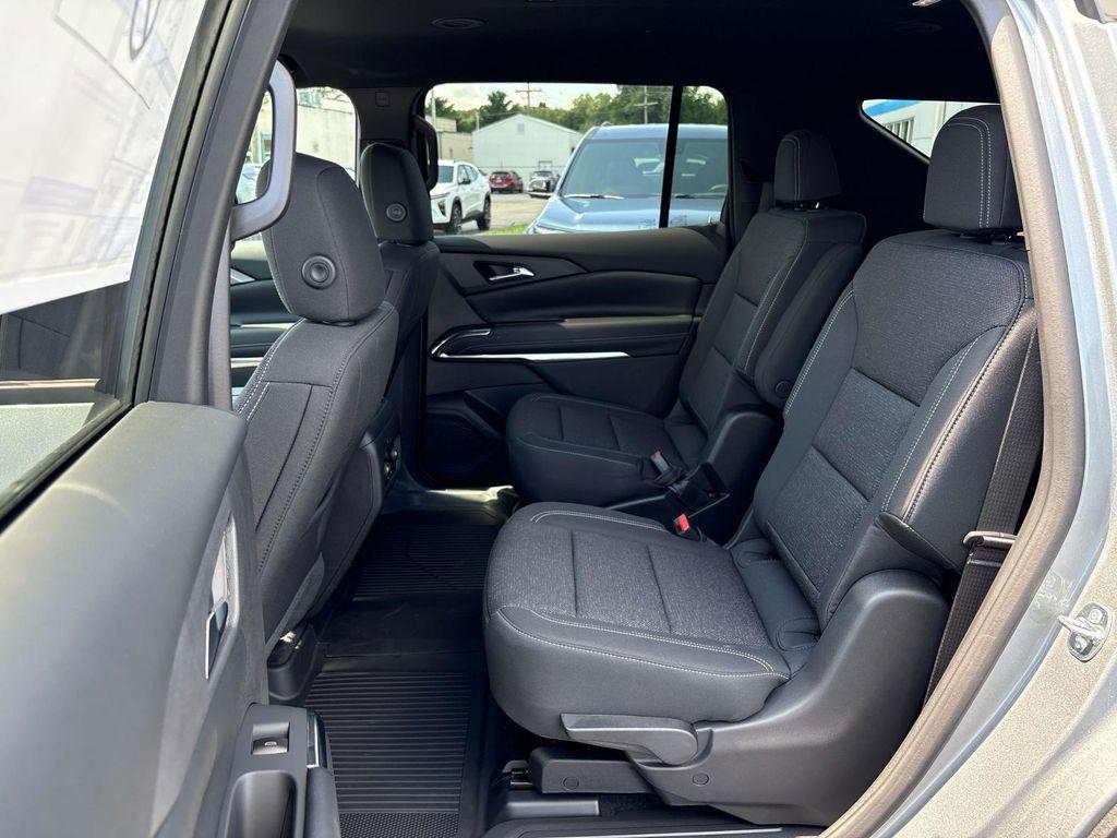 new 2026 Chevrolet Traverse car, priced at $43,100