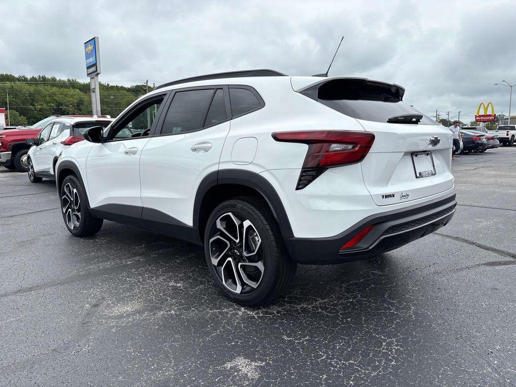 new 2025 Chevrolet Trax car