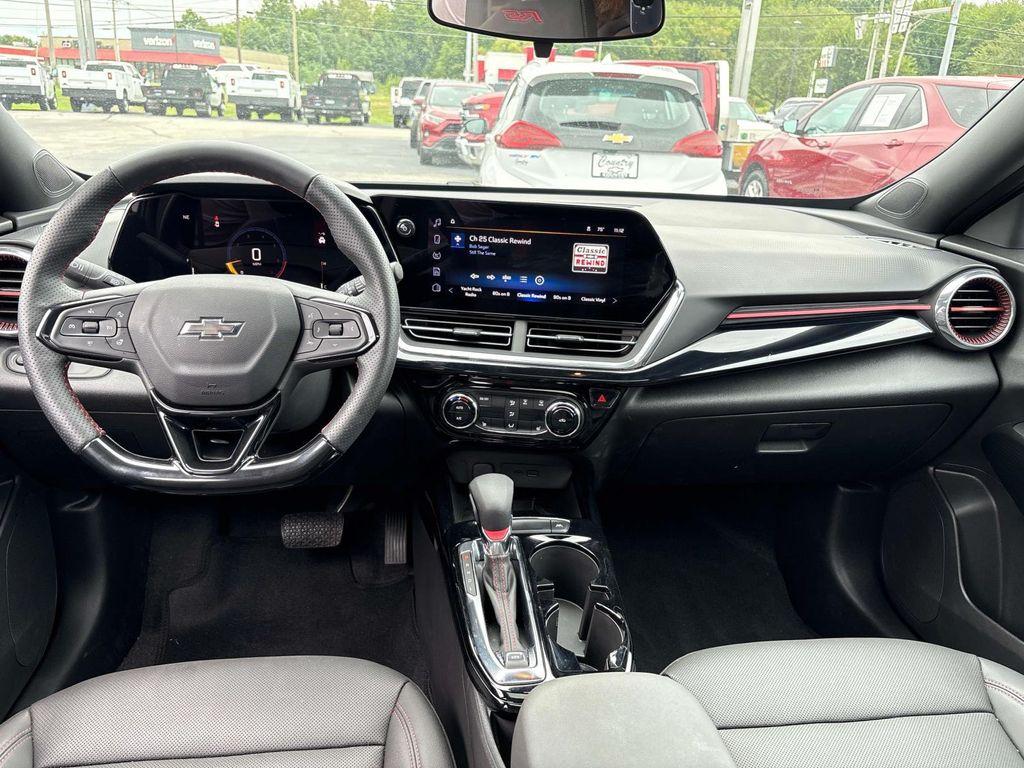 new 2025 Chevrolet Trax car