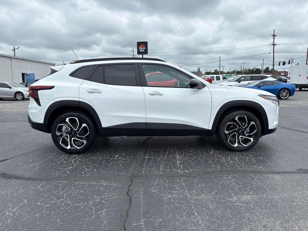 new 2025 Chevrolet Trax car