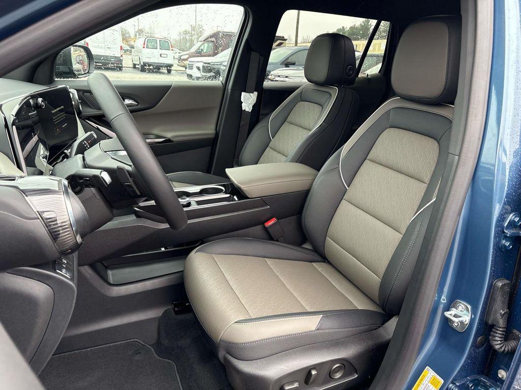 new 2026 Chevrolet Equinox car, priced at $32,300