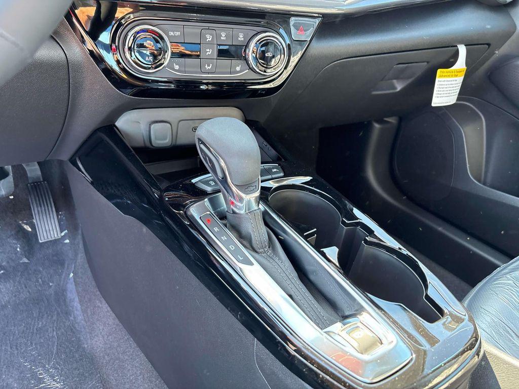 new 2025 Chevrolet Trax car, priced at $27,177