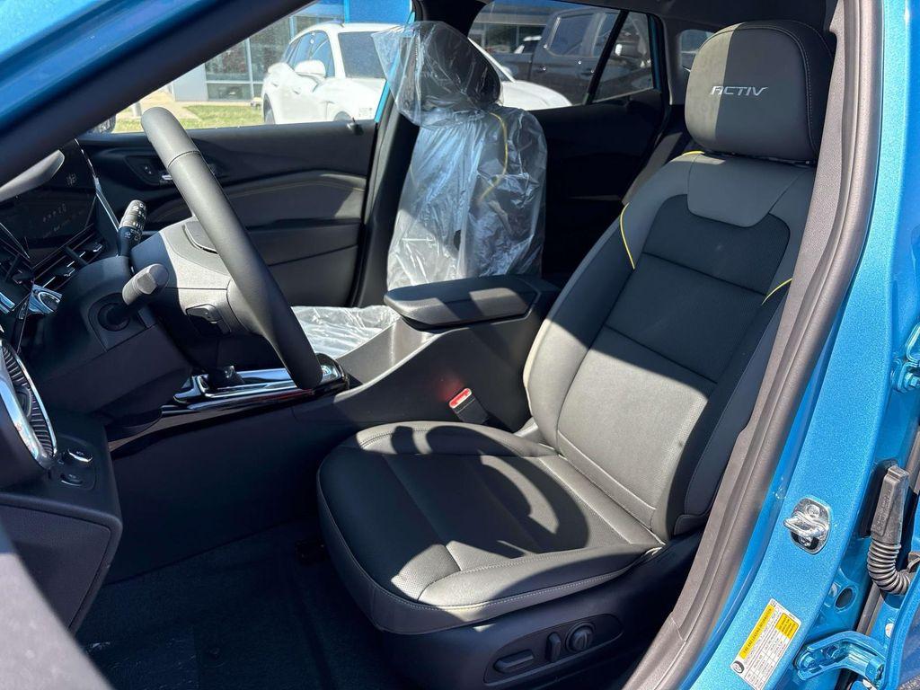 new 2025 Chevrolet Trax car, priced at $27,177