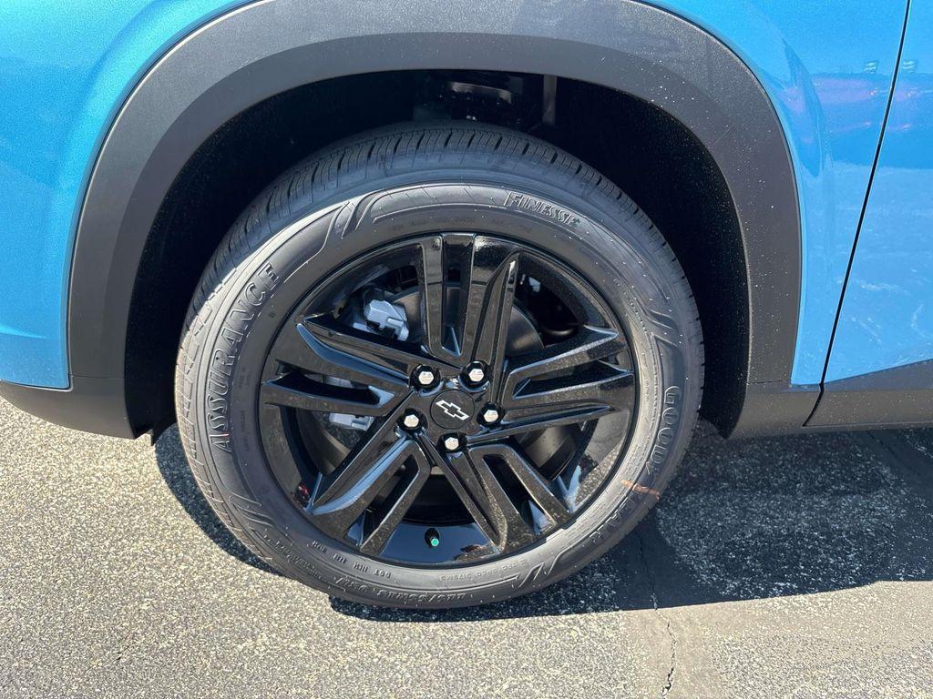 new 2025 Chevrolet Trax car, priced at $27,177