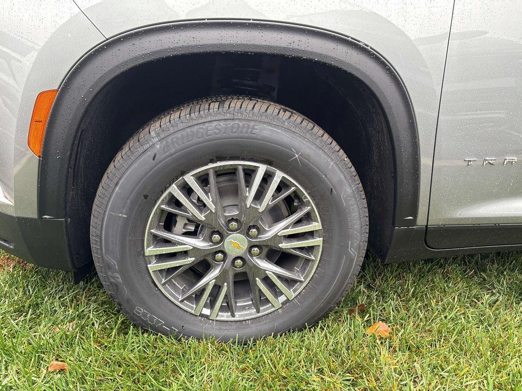 new 2026 Chevrolet Traverse car, priced at $43,764