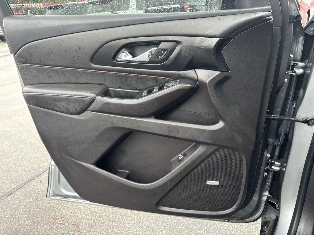 used 2023 Chevrolet Traverse car, priced at $42,995