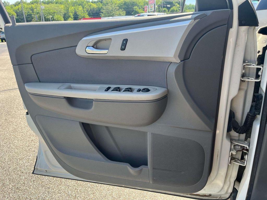 used 2011 Chevrolet Traverse car, priced at $4,995