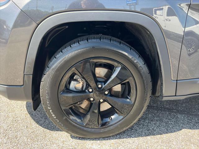 used 2020 Jeep Cherokee car, priced at $18,995