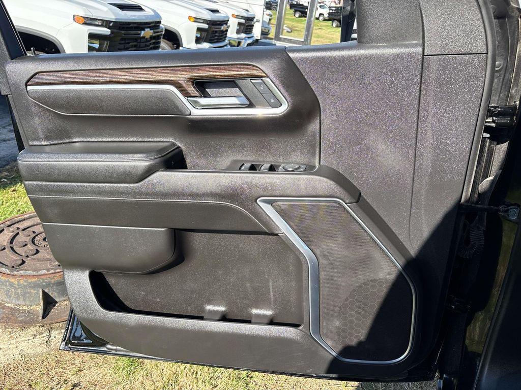 used 2025 GMC Sierra 1500 car, priced at $42,995