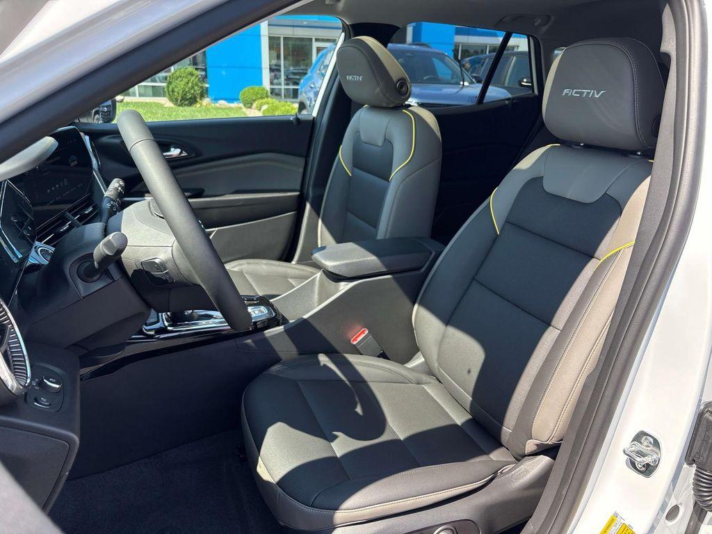 new 2025 Chevrolet Trax car, priced at $27,200