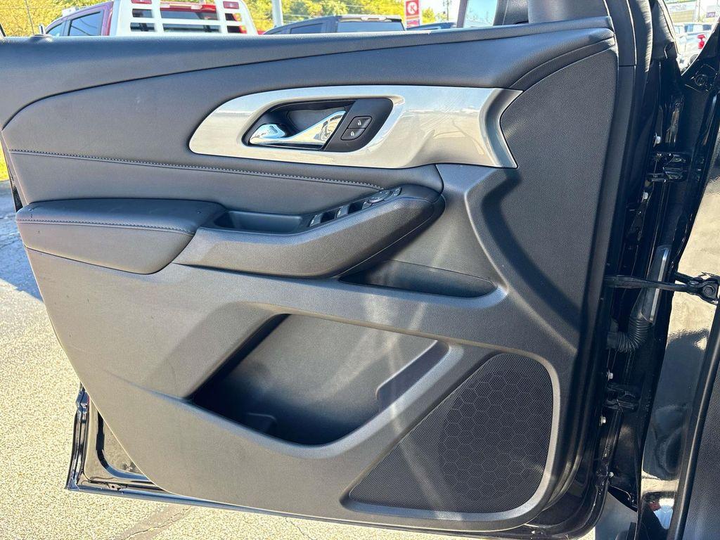 used 2022 Chevrolet Traverse car, priced at $26,995