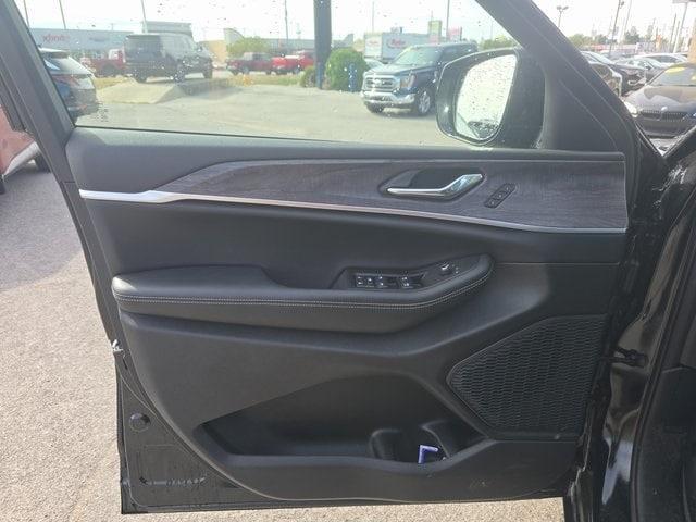 used 2025 Jeep Grand Cherokee car, priced at $43,150