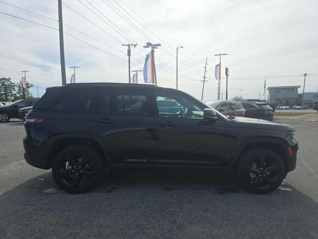 used 2025 Jeep Grand Cherokee car, priced at $43,150