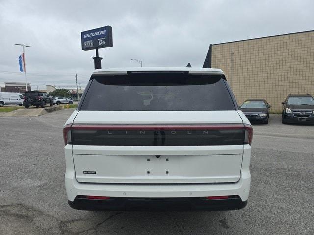 new 2025 Lincoln Navigator car, priced at $110,390