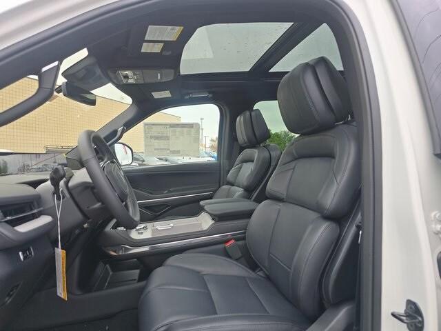 new 2025 Lincoln Navigator car, priced at $110,390