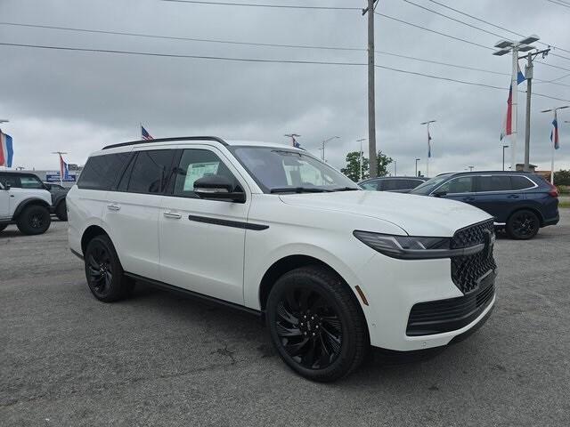 new 2025 Lincoln Navigator car, priced at $110,390