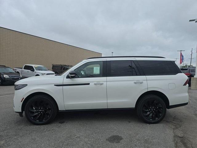 new 2025 Lincoln Navigator car, priced at $110,390