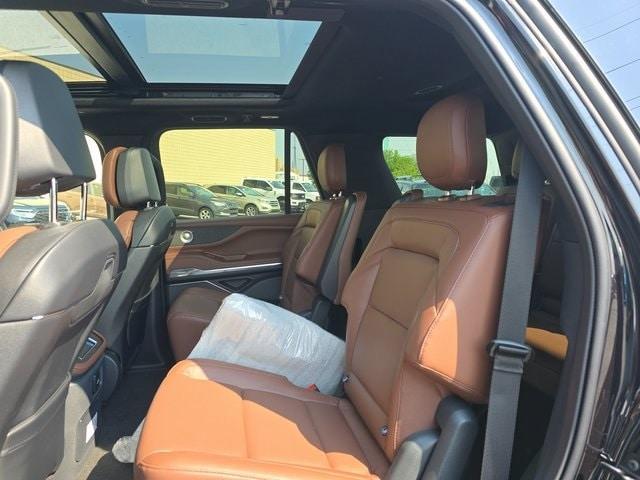new 2025 Lincoln Navigator car, priced at $105,740