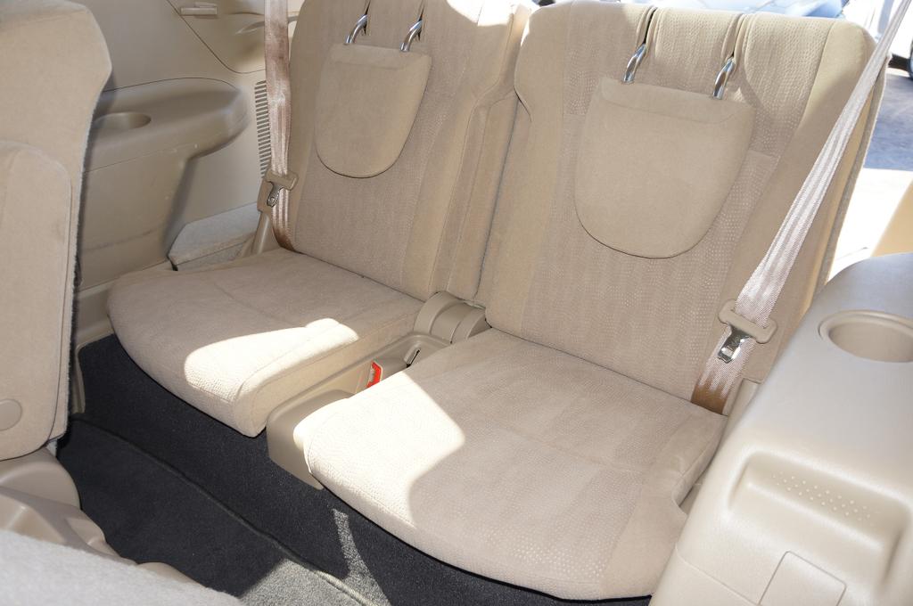 used 2013 Toyota Highlander car, priced at $13,995