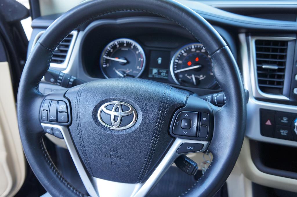 used 2015 Toyota Highlander car, priced at $15,995