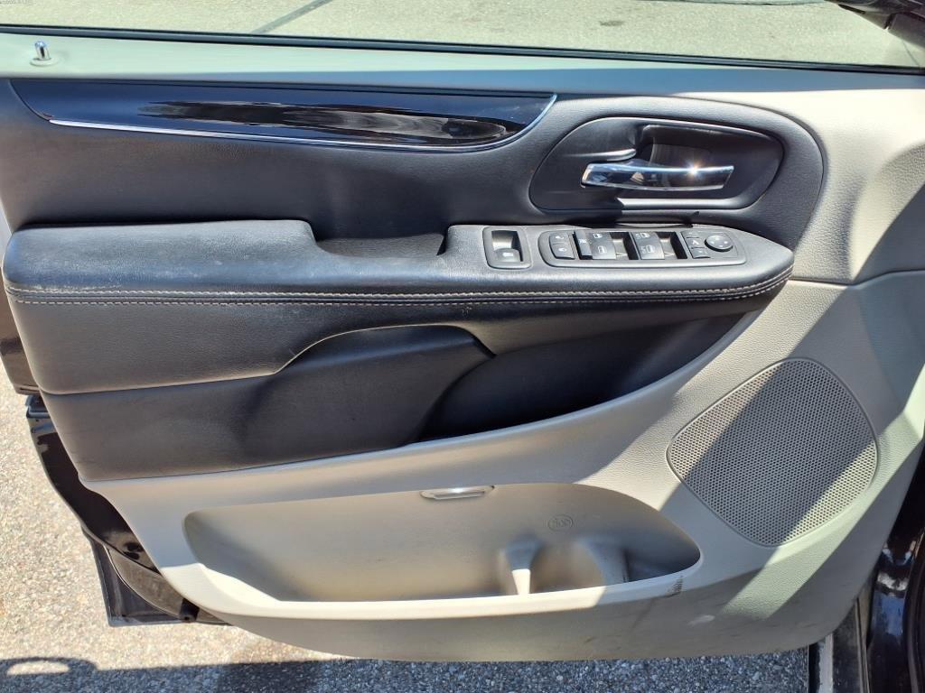 used 2014 Chrysler Town & Country car, priced at $7,850