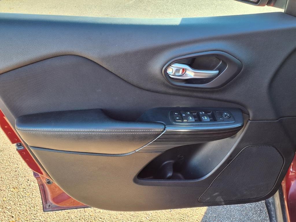 used 2016 Jeep Cherokee car, priced at $9,550