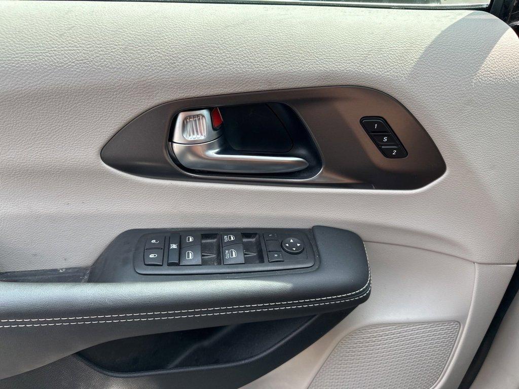 used 2024 Chrysler Pacifica car, priced at $35,150